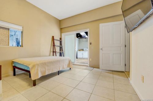 743 Ahukini St, Honolulu HI 96825-2426 exterior