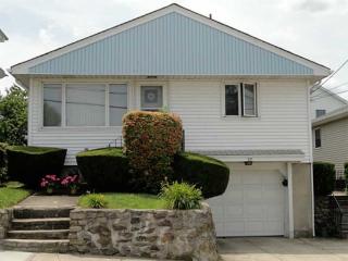 37 Magdalene St, Providence RI  02909-4706 exterior