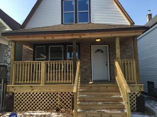 7938 Muskegon Ave, Chicago IL  60617-1423 exterior