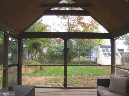 6621 Cavalier Dr, Alexandria VA 22307-1307 exterior