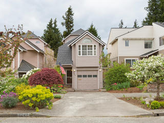3247 43rd Ave, Seattle WA  98105-5306 exterior