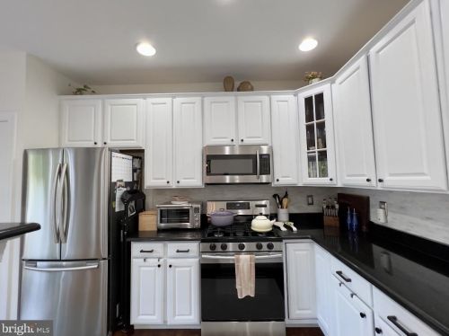 121 Heritage St, Trenton, NJ 08691-4203