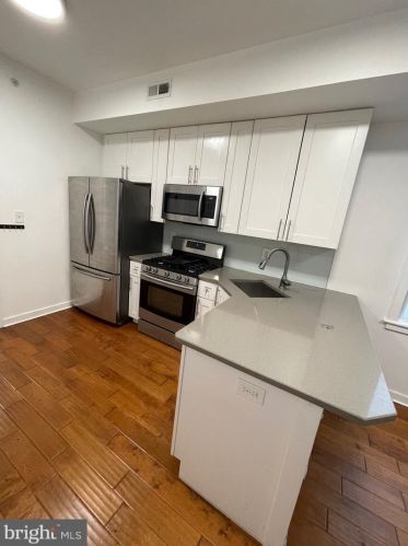 924 15 St, Philadelphia PA 19146-2141 exterior