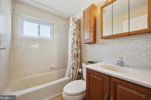 2160 Lee Ln, Chester PA 19014-2288 exterior