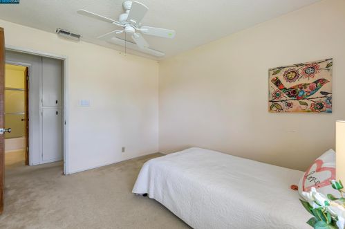 2448 Tanager Ct, Concord CA 94520-1523 exterior