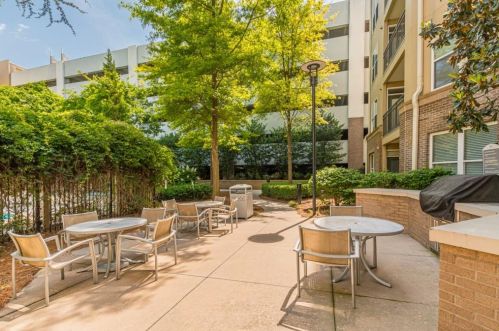 390 17th St, Atlanta GA  30363-2000 exterior