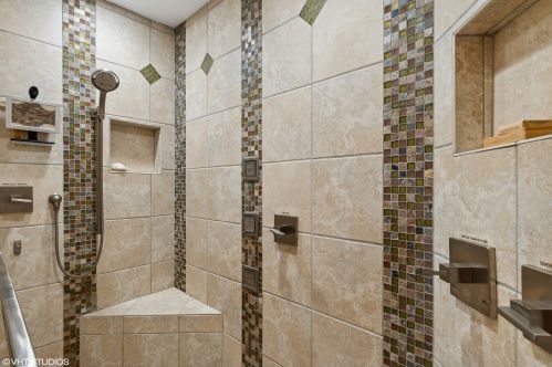 1774 Ainslie St, Chicago IL 60630-2018 exterior