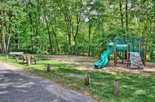 22 Cedar Lk, Parsippany NJ 07834-1805 exterior