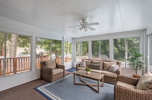 36 Mulberry Cir, Providence RI 02919-2534 exterior