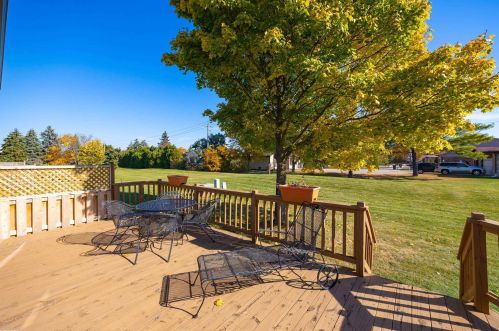 45985 Mdw Cir, Macomb Township MI 48044-3936 exterior