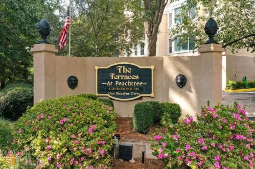 1 Biscayne Dr, Atlanta, GA 30309-1090