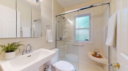 744 Laclede Sta Rd, Saint Louis MO 63117-2048 exterior