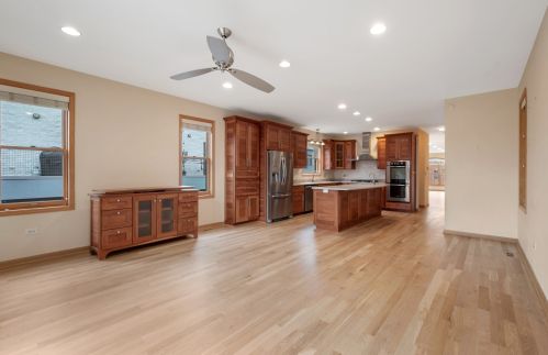 2712 Bryn Mawr Ave, Chicago IL 60659-4414 exterior