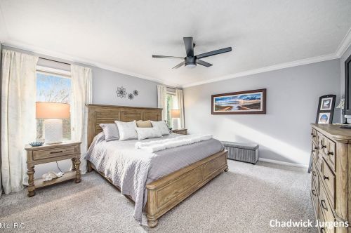 5542 Thoroughbred Dr, Wyoming MI 49418-8309 exterior