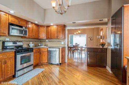 2928 Elston Ave, Chicago IL 60618-1809 exterior