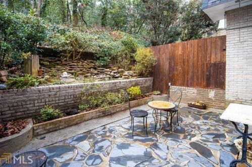 5430 Chemin De Vie, Atlanta GA 30342-2577 exterior