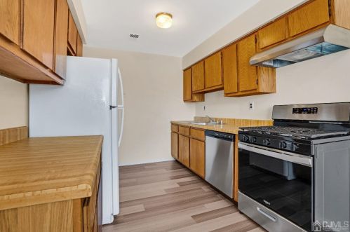 1708 Raspberry Ct, Edison NJ 08817-2745 exterior