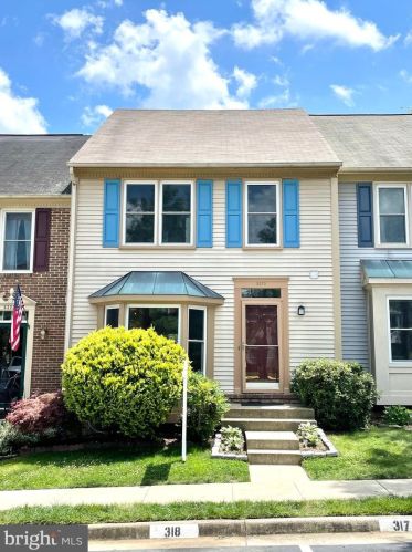 5325 Buxton Ct, Alexandria, VA 22315-4760