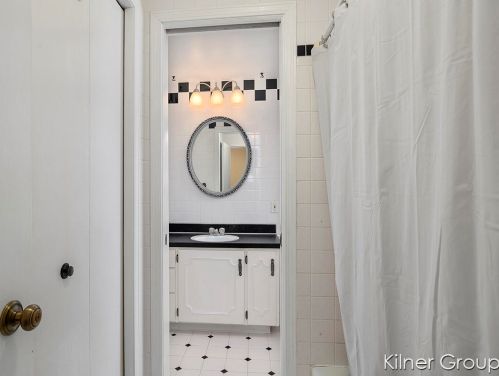 1721 Weymouth Dr, Grand Rapids MI 49508-3711 exterior