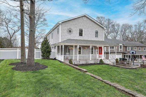 24 Mohawk St, Coventry, RI 02816-5554