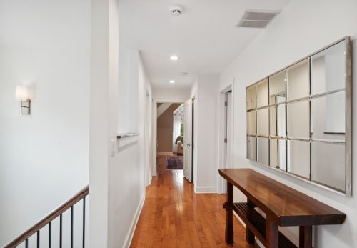 2955 Sunnyside Ave, Chicago IL 60630-3923 exterior