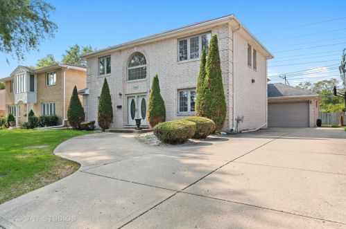 6958 Kilbourn Ave, Chicago, IL 60712-4721