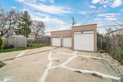 1921 2 Ave, Broadview IL 60153-3307 exterior