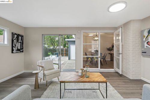 3213 Ida Dr, Concord CA  94519-2136 exterior