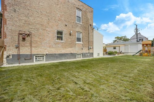 2823 Ridgeway Ave, Chicago IL 60625-6006 exterior