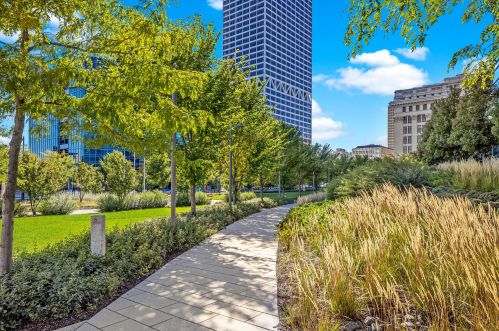 825 Prospect Ave, Milwaukee WI 53202-3915 exterior