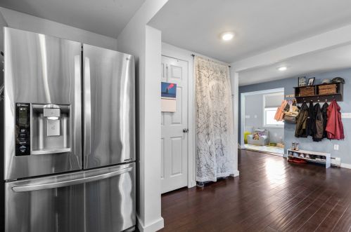 43 Frst St, Dover NH 03820-3223 exterior