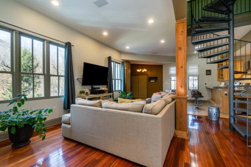 665 Shelby St, Gary IN 46403-2254 exterior