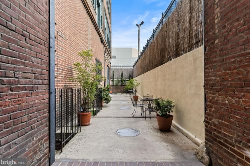 1010 Arch St, Philadelphia PA  19107-3002 exterior