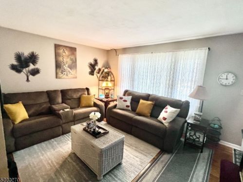 127 Maple St, Bridgewater NJ  08807-2752 exterior