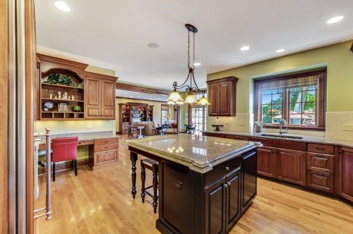 329 Kenmore Ave, Elmhurst IL 60126-3517 exterior