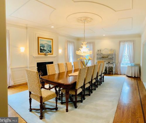 1289 Ballantrae Farm Dr, Mc Lean VA 22101-3027 exterior