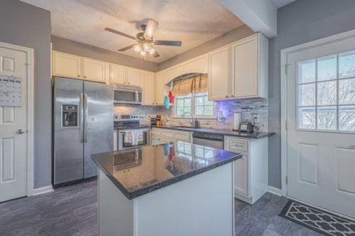 2802 Emerson Lake Dr, Lithonia GA  30078-6642 exterior