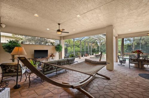 5802 Hammock Is Dr, Naples FL 34119-4696 exterior