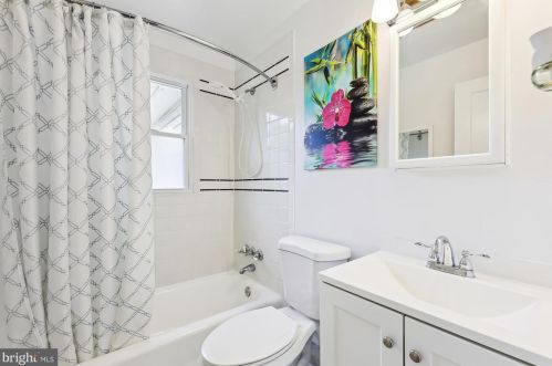 5117 Mount Vernon Memorial Hwy, Alexandria VA  22309-3319 exterior