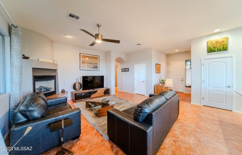 2432 Bassett Peak Dr, Green Valley AZ 85622-8116 exterior