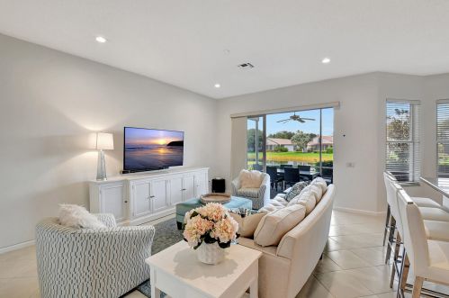 6635 Bali Hai Dr, Boynton Beach FL 33437-7046 exterior