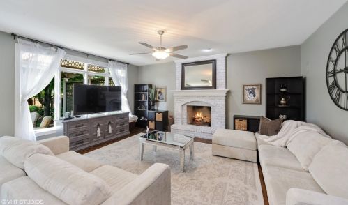 546 Crockett Ave, Elmhurst IL 60126-1810 exterior