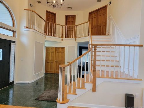 39 Nicole Rd, New Britain CT  06053-1475 exterior