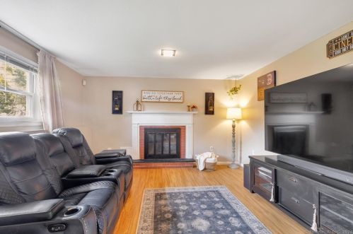 75 Boylston St, Meriden CT 06450-4737 exterior