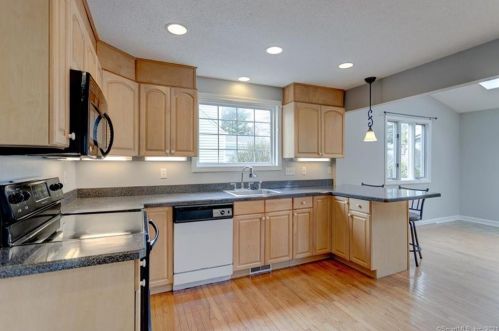 126 Alexander Rd, New Britain, CT 06053-1062