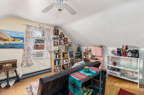 13 Brinley St, Middletown RI 02840-3252 exterior