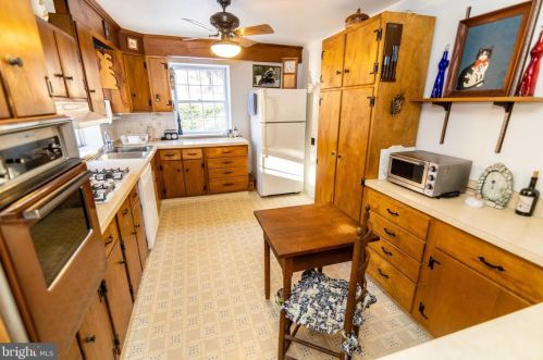 1110 Paxon Holw Rd, Media PA 19063-1116 exterior