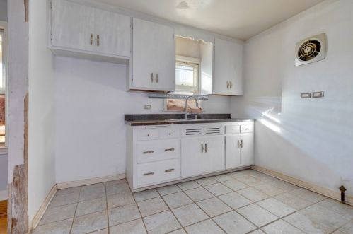 9210 Justine St, Chicago IL 60620-5037 exterior