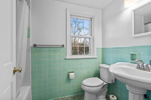 250 Chapel Ridge Rd, Pittsburgh PA  15238-1832 exterior