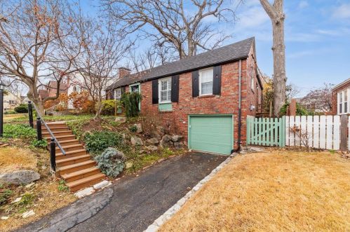 2015 Spanish Dr, Saint Louis, MO 63144-1821